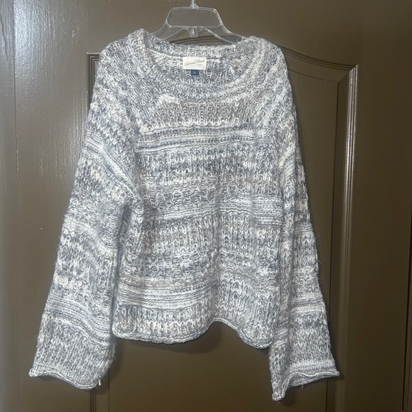 Universal Thread Sweater - Picture 1 of 5